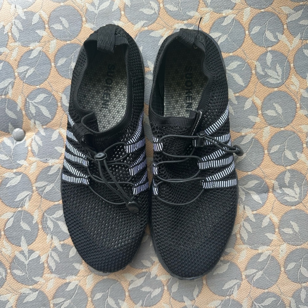 Suokeni Black and White Water Shoes, Size 41